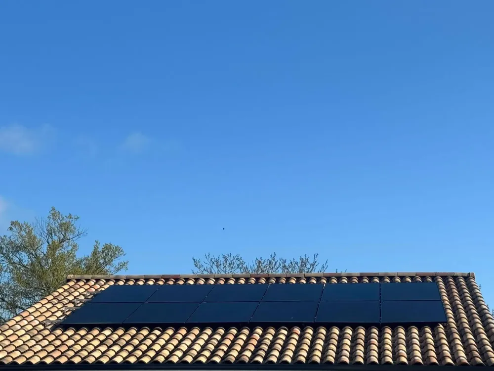 VFEG pose de panneaux solaires